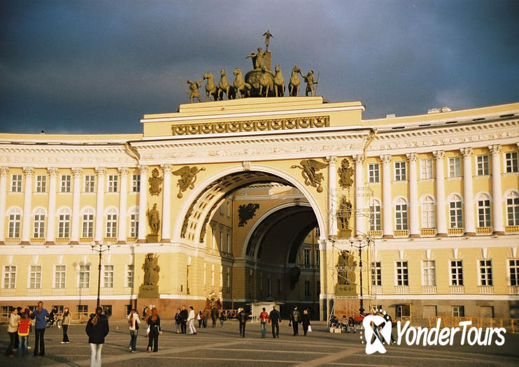 St Petersburg Palace Square (Dvortsovaya Ploshchad) St Petersburg Palace Square (Dvortsovaya Ploshchad)