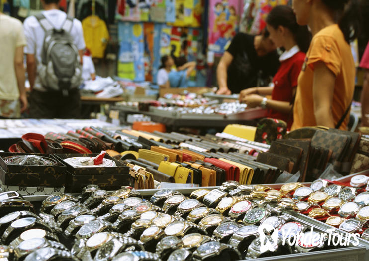 Temple Street Night Market (Men's St.) Temple Street Night Market (Men's St.)