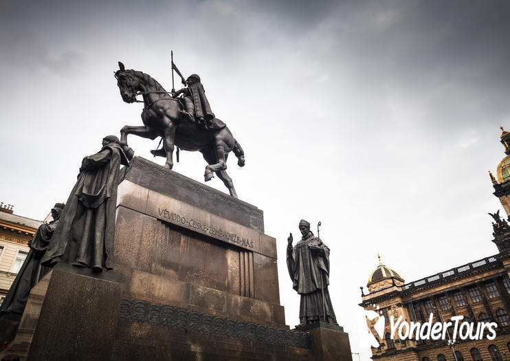 Wenceslas Square (Vaclavske namesti) Wenceslas Square (Vaclavske namesti)