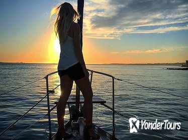 2 Hour Lisbon Sunset and Wine Sailing Tour