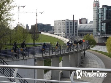 Berlin Winter Bike Tour With Dutch-Speaking Guide