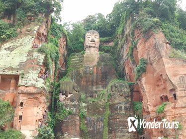 Chengdu Highlights Private Day Tour of The Panda Breeding Center and Leshan Giant Buddha