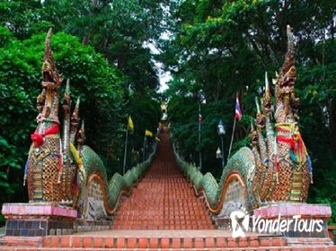 Doi Suthep Temple and Local Crafts Private Tour in Chiang Mai