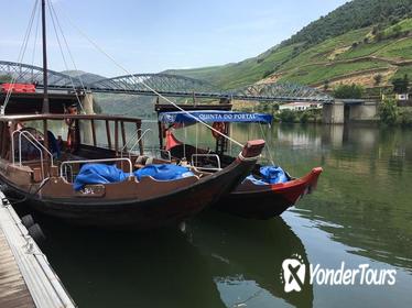 Douro Valley Private Tour with boat and lunch and wine tasting in a vineyard Douro Valley Private Tour with boat and lunch and wine tasting in a vineyard