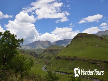 Drakensberg Giants Castle Nature Reserve Tour from Durban