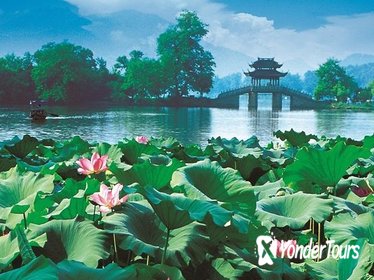 Hangzhou City Tour: West Lake Cruise and Lingyin Temple With Lunch Hangzhou City Tour: West Lake Cruise and Lingyin Temple With Lunch
