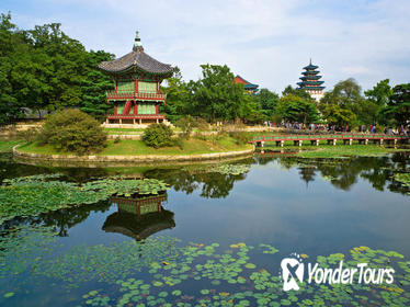 Korean Palace and Temple Tour in Seoul: Gyeongbokgung Palace and Jogyesa Temple Korean Palace and Temple Tour in Seoul: Gyeongbokgung Palace and Jogyesa Temple