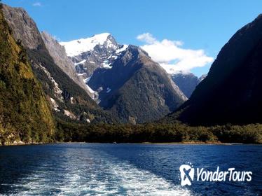 Milford Sound Full-Day Tour from Queenstown to Te Anau Milford Sound Full-Day Tour from Queenstown to Te Anau