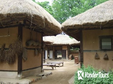 Royal Palace and Folk Village: Full Day Guided Tour from Seoul Royal Palace and Folk Village: Full Day Guided Tour from Seoul