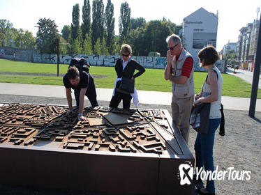 Berlin Wall Walking Tour with Historian Guide Berlin Wall Walking Tour with Historian Guide